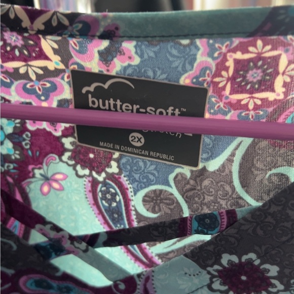 Butter-Soft Scrub Tops - Picture 6 of 15